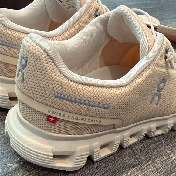 On Running - Picture 7 of 7